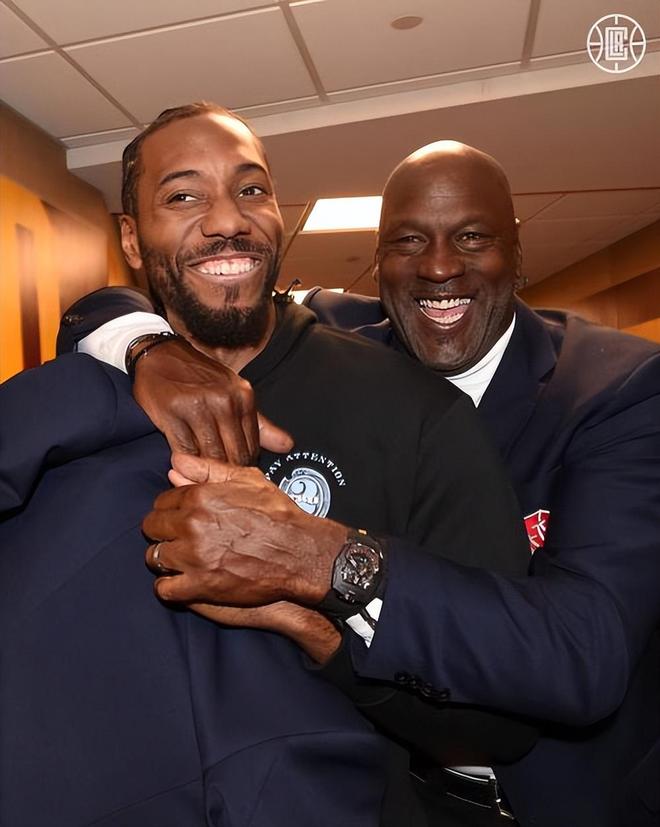 围绕着莱万与凯恩的转会传闻大家觉得拜仁会同意吗？（莱万、凯恩转会传闻四起：拜仁会放行吗？）