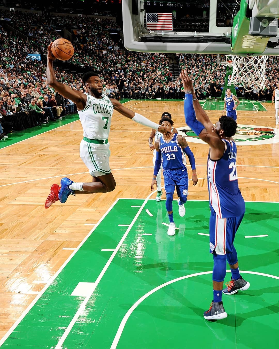 巴萨2-1逆转法兰克福，孔德头球双响，亚马尔、拉什福德送助攻（巴萨2-1逆转法兰克福，孔德头槌梅开二度，亚马尔与拉什福德奉献助攻）