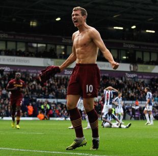 曼联卖齐尔克泽计划曝光，罗马欲打包他和桑乔！夏窗可5000万签塞门约（曝曼联拟出售齐尔克泽，罗马盼打包他与桑乔；今夏5000万可签塞门约）