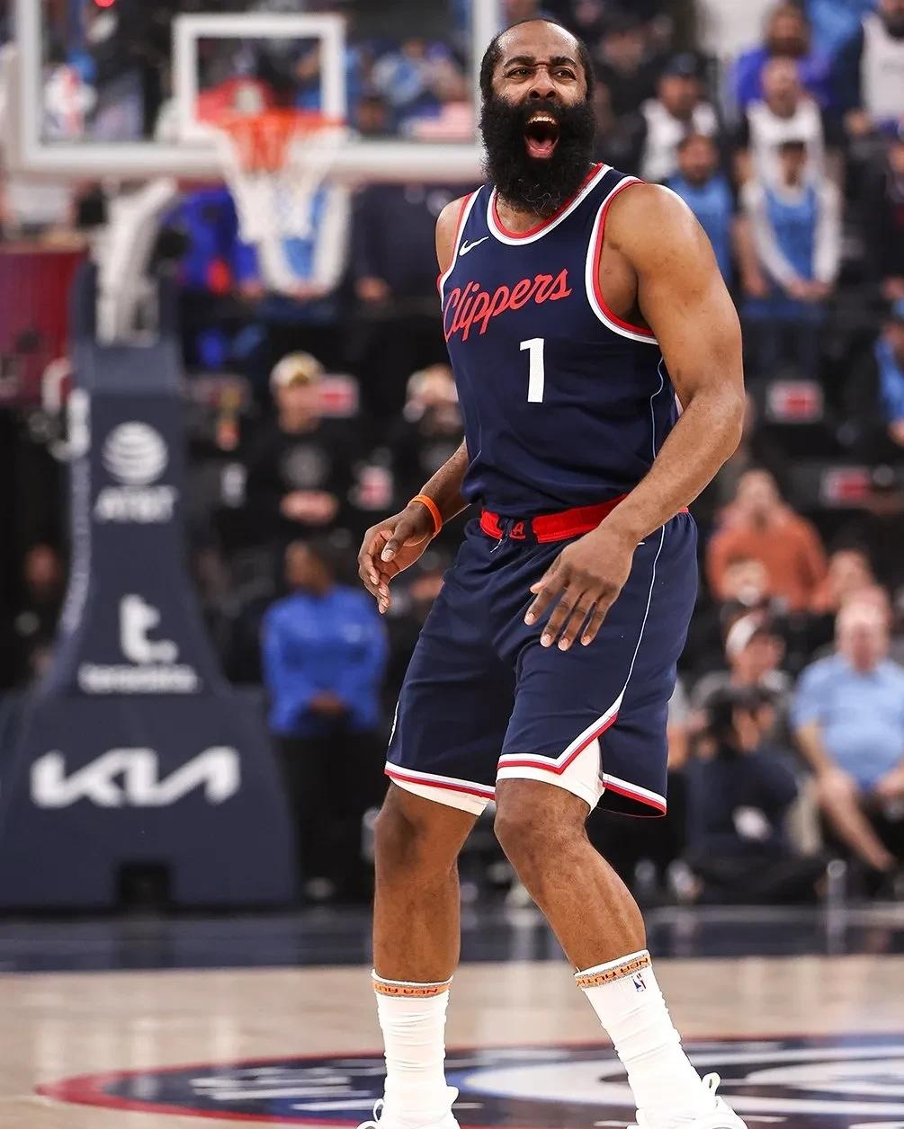 法尔克：凯恩与拜仁愿意续约至2028年，他愿意世界杯后再谈（法尔克：凯恩与拜仁有意将合同续至2028年，谈判将于世界杯后进行）