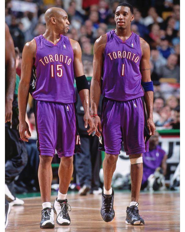 媒体人：山西男篮下午登上了前往杭州飞机，准备12日揭幕战（媒体人：山西男篮今日下午飞赴杭州，备战12日揭幕战）